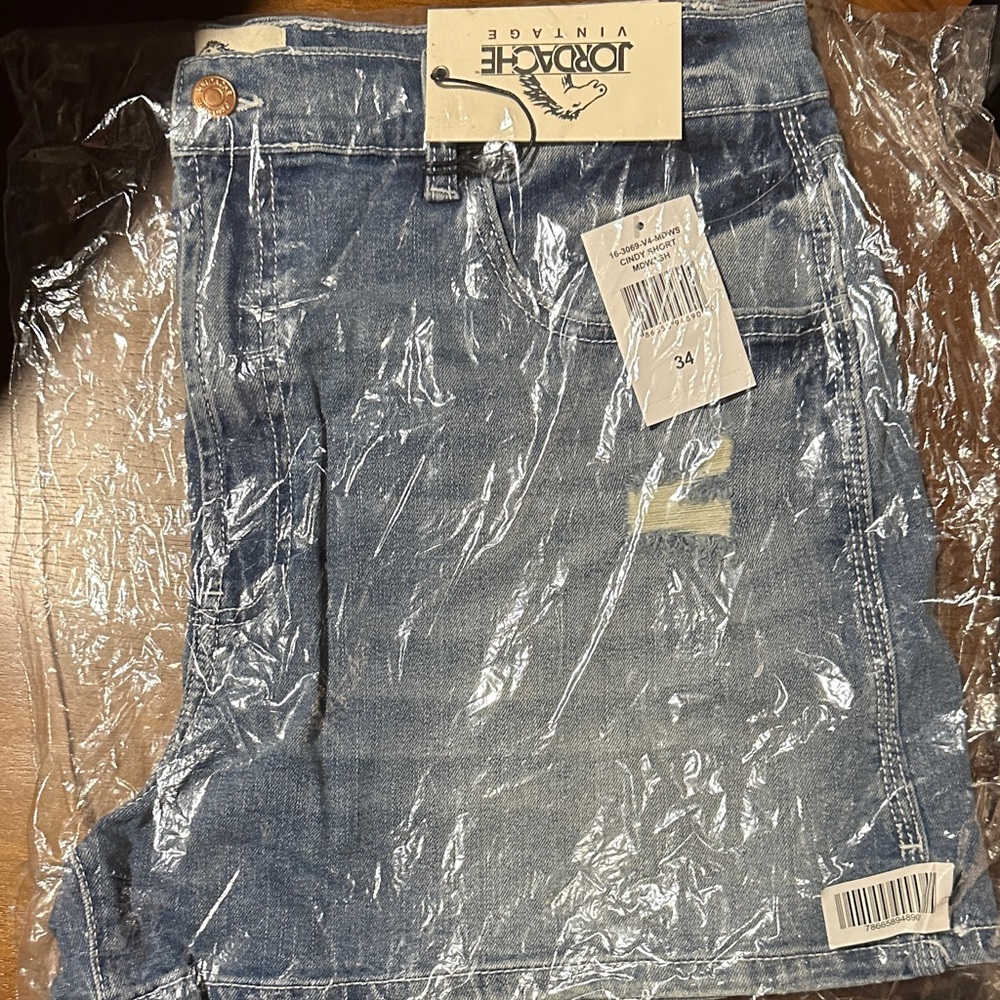 Jordache Classic Blue Denim Shorts  New in Plastic 34